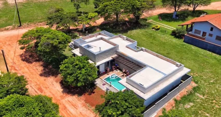 Seu novo lar dos sonhos com piscina e área gourmet!