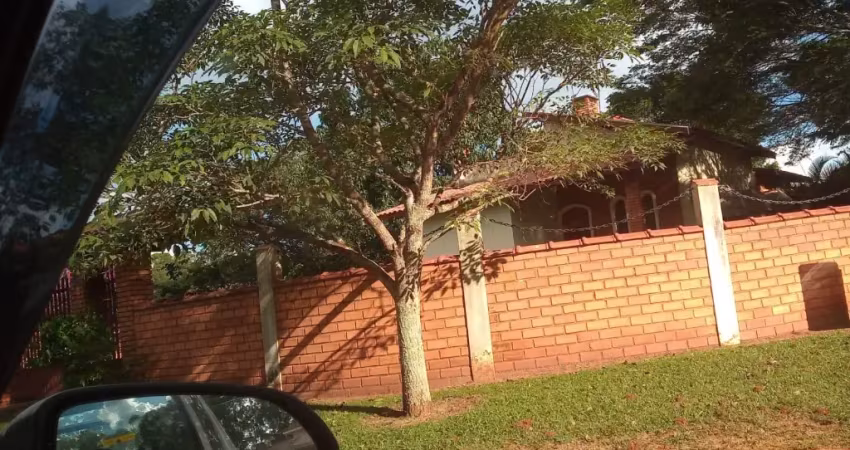Casa em 5 lotes na gleba l com 3 dormitórios  sendo 1 suite e  um lindo espaço com pomar e vários tipos de árvores frutíferas!área de lazer
