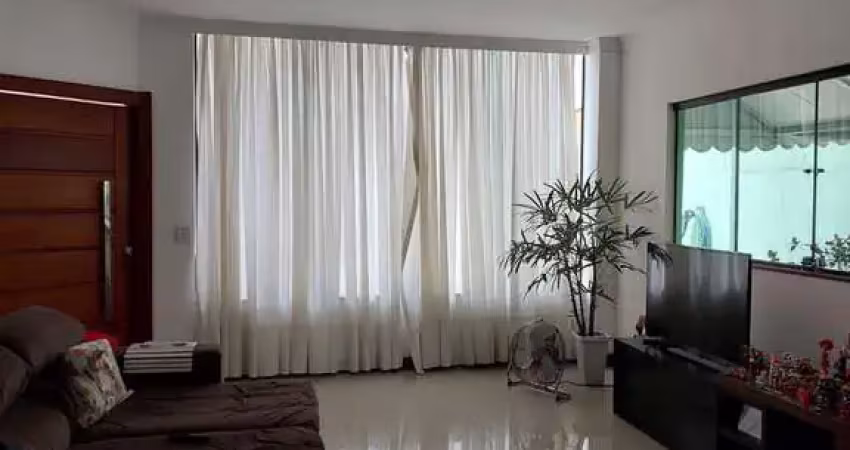 Casa triplex 4 quartos sendo 2 suítes em colina de laranjeiras