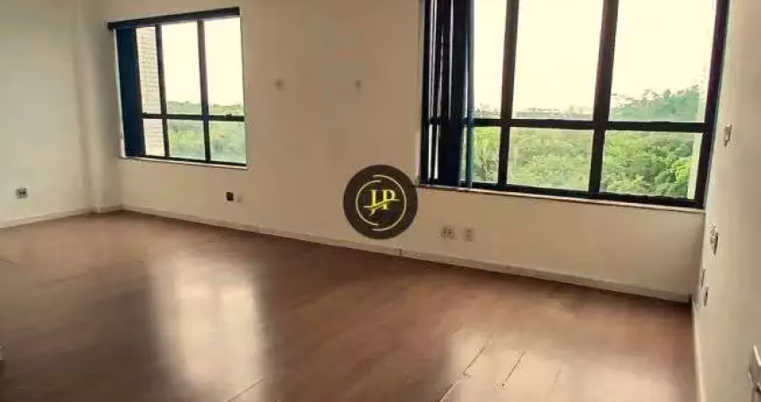Sala comercial ampla com 38,00m² com vaga de garagem coberta - na mata da praia