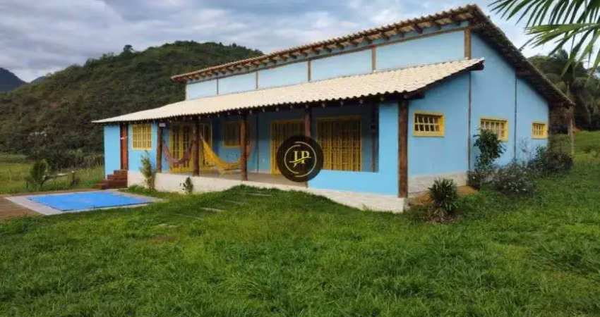Sitio com casa de 3 quartos sendo duas suítes, com piscina em guarapari