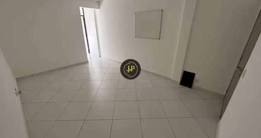 Sala comercial ampla, com 50m² e excelente localização na mata da praia