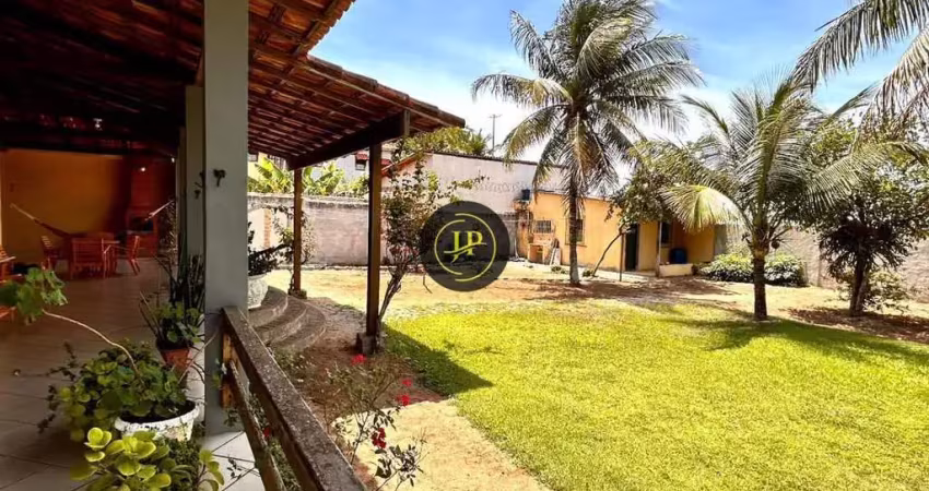 Casa de frente para o mar de 04 quartos com 02 suítes na praia central de anchieta