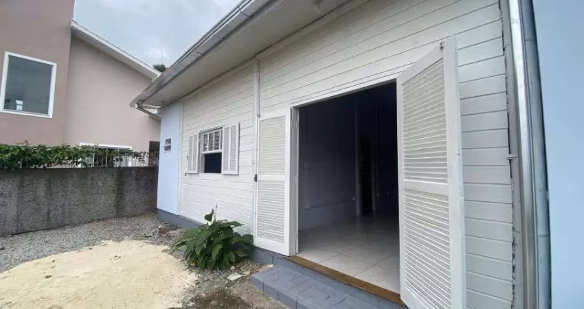 Casa com 3 quartos para alugar na Servidão dos Açorianos, Campeche, Florianópolis
