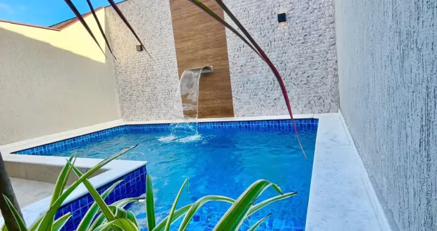 Casa  com piscina privativa e espaço gourmet para curtir momentos inesquecíveis com a família!