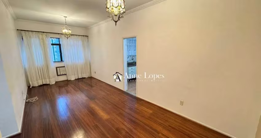 Boqueirão, vista livre, apartamento charmoso a poucos passos da praia, vaga de garagem demarcada e livre.