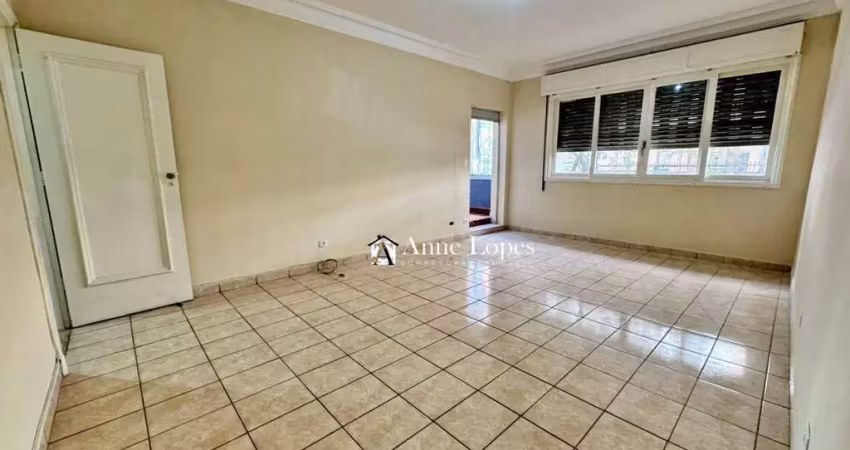 Pensa num apartamento térreo super espaçoso no gonzaga numa rua maravilhosa uma quadra da praia!! com 03 dormitórios mesmo mais a dependência !!