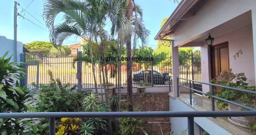 Casa com 05 dormitórios, piscina e 05 vagas no centro de santo ângelo.