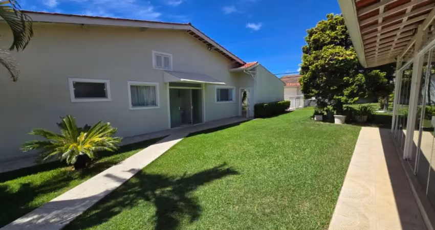 Casa térrea com piscina para locação área nobre de atibaia  - nova gardenia