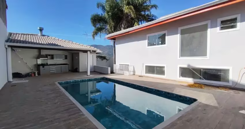 Casa c/ 4 dormitórios sendo  2 suítes - jardim paulista  atibaia