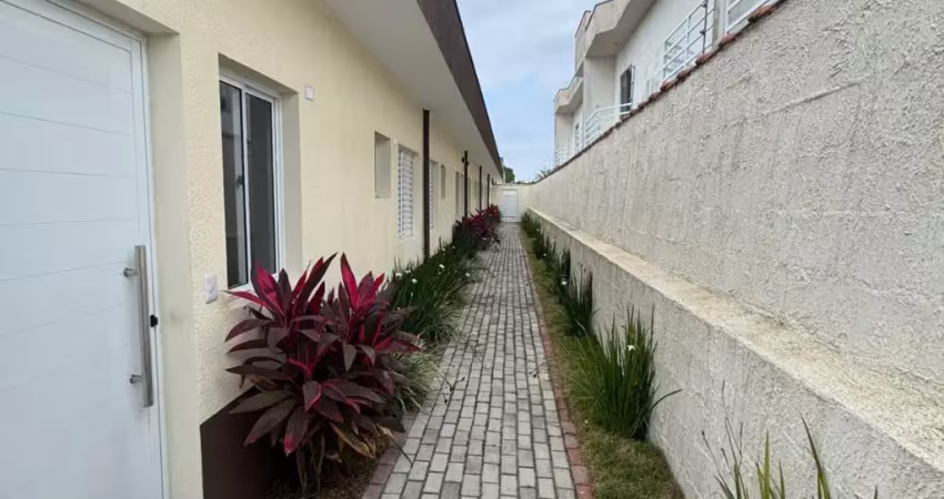 Casa na praia com piscina e 2 quartos em itanhaém por r$ 269.000,00