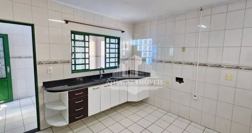 Sala comercial nos fundos para locação – r$ 2.500,00
