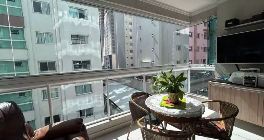 Apartamento mobiliado, pronto para morar e excelente localização