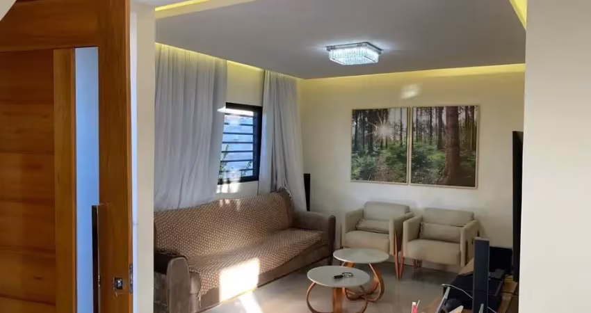 Casa mobiliada no centro de divinópolis - 210m², 3 quartos (1 suíte)