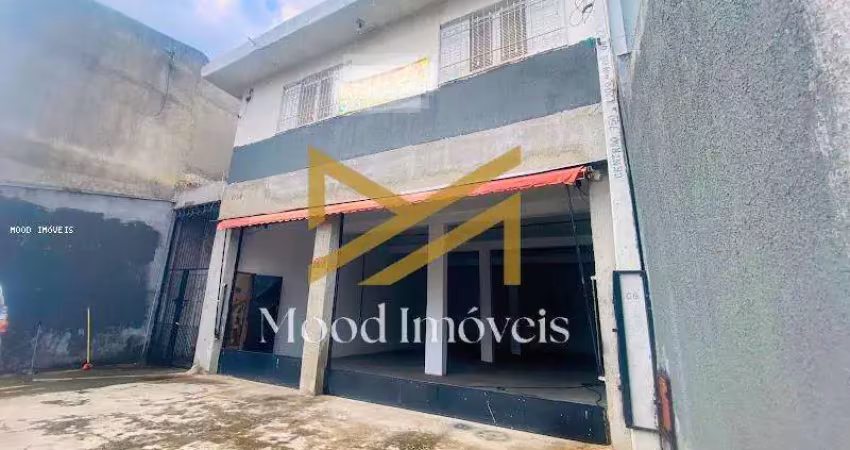 Excelente salão comercial para locação com 106 m² de área útil- possui banheiro e lavabo - portas de aço automatizadas - vaga para 04 veículos grandes na porta do estabelecimento