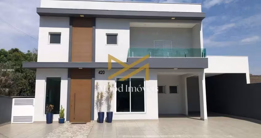 Casa a venda no arujá country club ideal para quem procura suítes no nível térreo.....  este lindo sobrado, possui no nível térreo: 6 vagas sendo 2 cobertas; sala para 3 ambientes