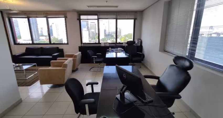 Conjunto de 4 salas comerciais mobiliadas, total de  120 m², localização privilegiada