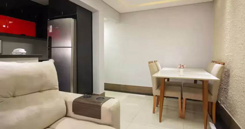 Viva com conforto e comodidade num apartamento semimobiliado, com 2 dormitórios
