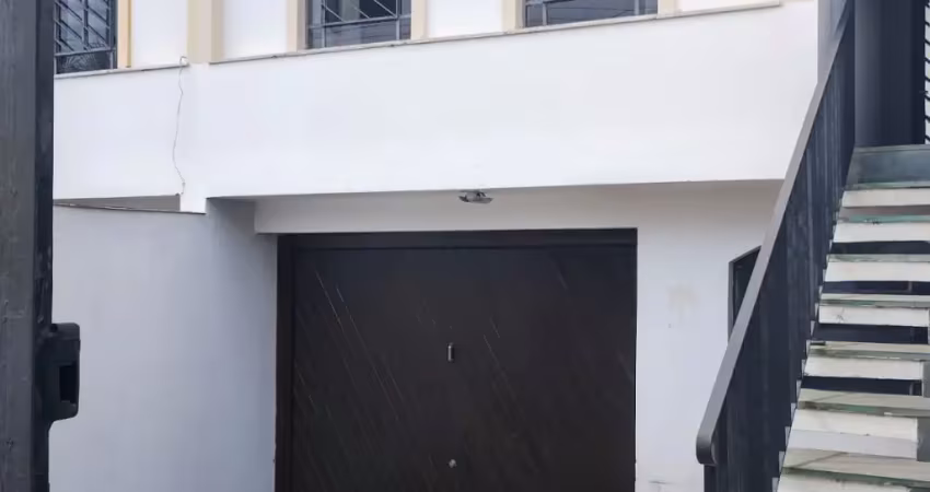 Excelente sobrado com 3 dormitórios, 3 banheiros, 3 vagas, ótima localização!