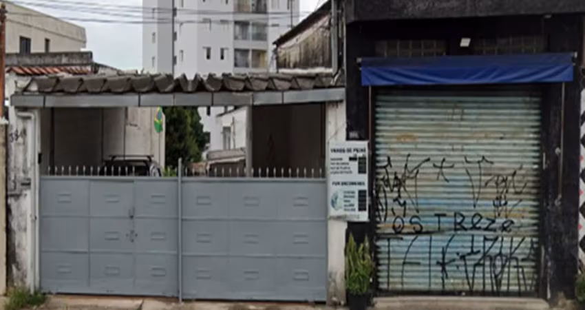 Ótimo terreno para investimento, com moradias, salão e garagem