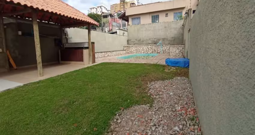 Casa com 3 quartos para alugar na RESEDÁ, 158, Santa Efigênia, Belo Horizonte
