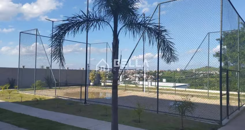 Encantador apartamento térreo com quintal, de 2 quartos em condomínio com lazer completo  r$245 mil
