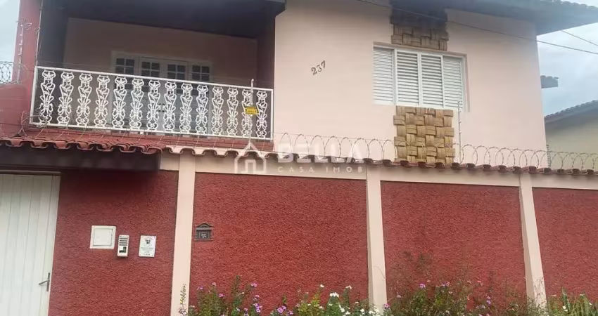 Casa dos sonhos no jardim simus, encantadora residência oferece conforto, por r$520.000. com 3 dorm