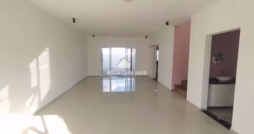 Maravilhoso sobrado com 3 dormitórios(sendo 1 suíte e closet ou escritório ,, aceita permuta por im