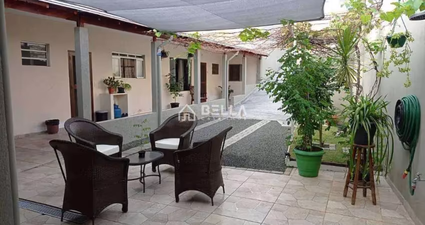 Linda casa térrea  –2 dormitórios 1 suíte com closet... 233 m² de area construida  de estuda permut