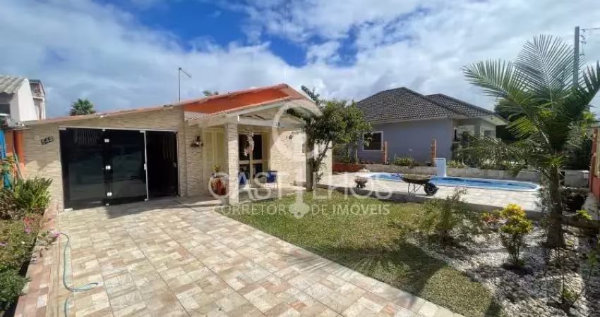 Ótima casa em nova tramandaí! 3 dormitórios e piscina.
