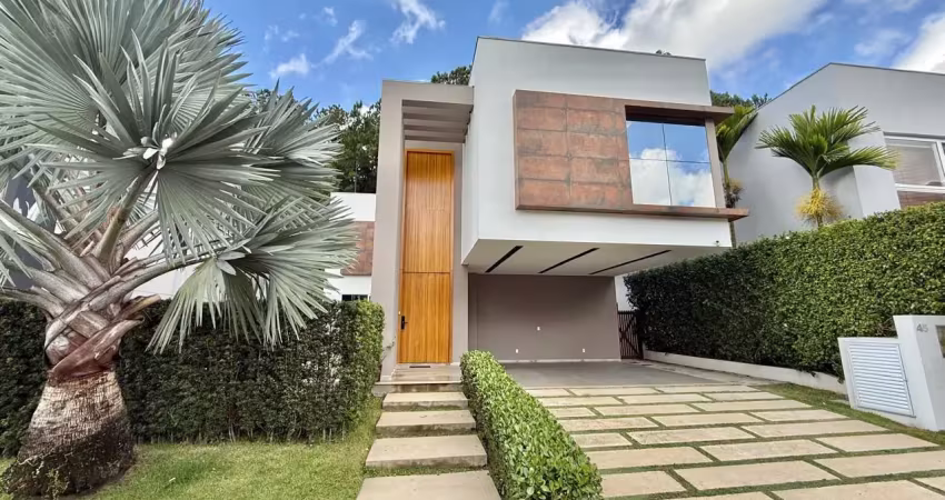 Casa em condomínio fechado, pronto para morar em meio a natureza, em local privilegiado!