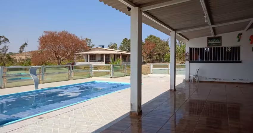Linda chácara localizada na df 180 próximo a embrapa cerrado ponte alta casa com 2 quartos piscina e churrasqueira e pomar