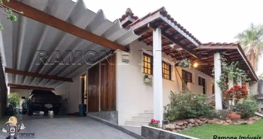 Vende-se uma linda casa térrea, 3 dormitórios sendo 1 suíte master com closet, ampla sala para 3 ambientes