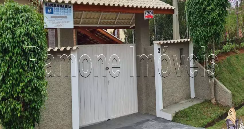 Casa a venda no condomínio fechado portal de ibiúna área total de 1.000 m², com casa ampla de 162 m², sendo 3 dormitórios com 1 suíte