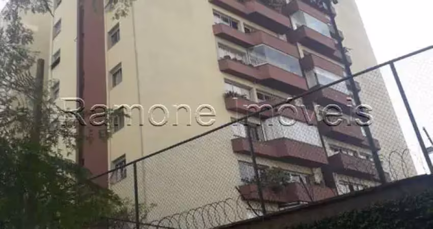 Venda-se apto de 160 m², sendo: 3 suites ,4 banheiros, sala grande, ampla varanda, armário embutidos, banheira de hidromassagem, cozinha com armários