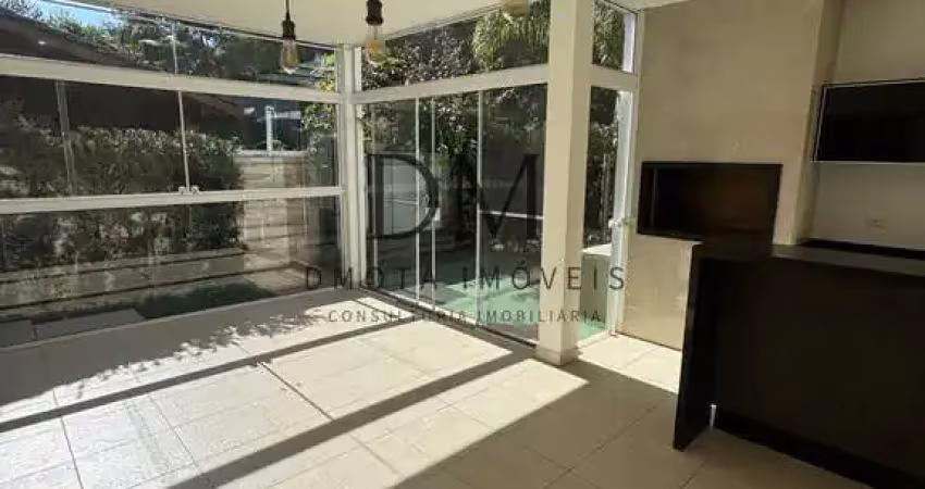 Linda casa em condomínio fechado - estilo americano em mogi das cruzes