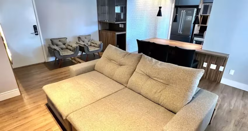 Apartamento sofisticado e repleto de charme no coração do marapé – um dos condomínios mais desejados de santos.