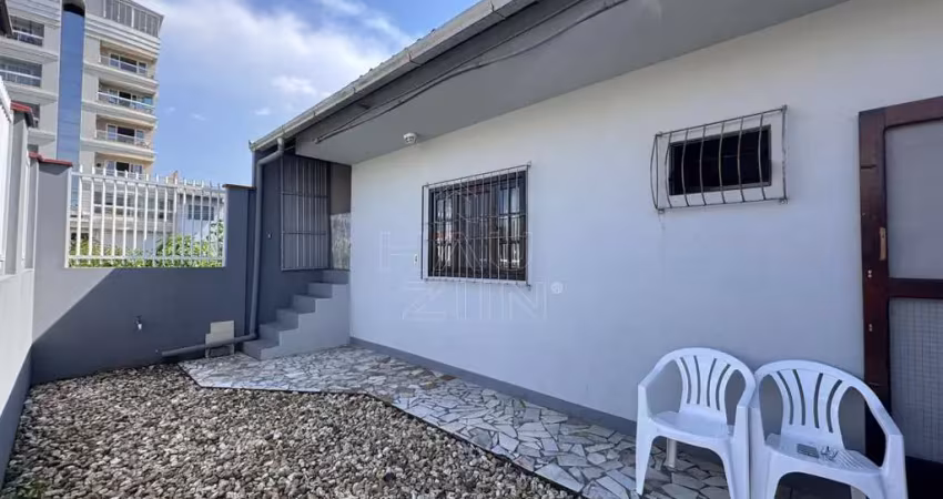 Casa em centro apenas 160 metros da praia -  navegantes