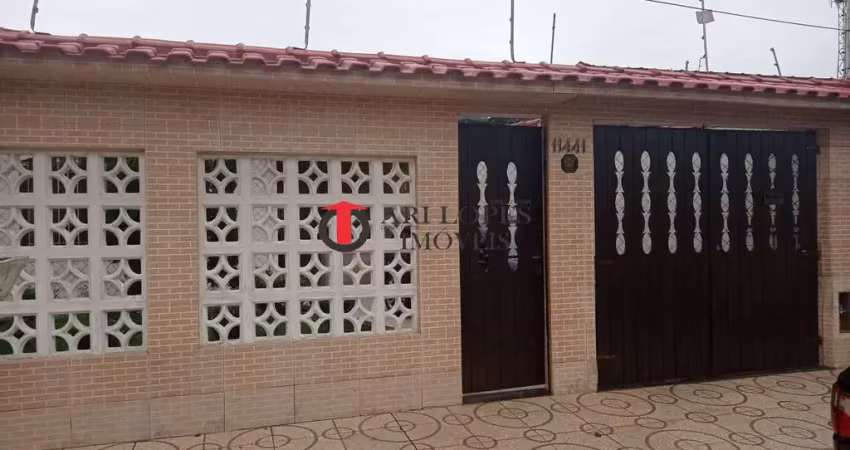 Casa lado praia com suíte área gourmet e ótimo acabamento 300 metros do mar