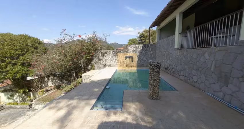 Casa à venda no Centro, Miguel Pereira 