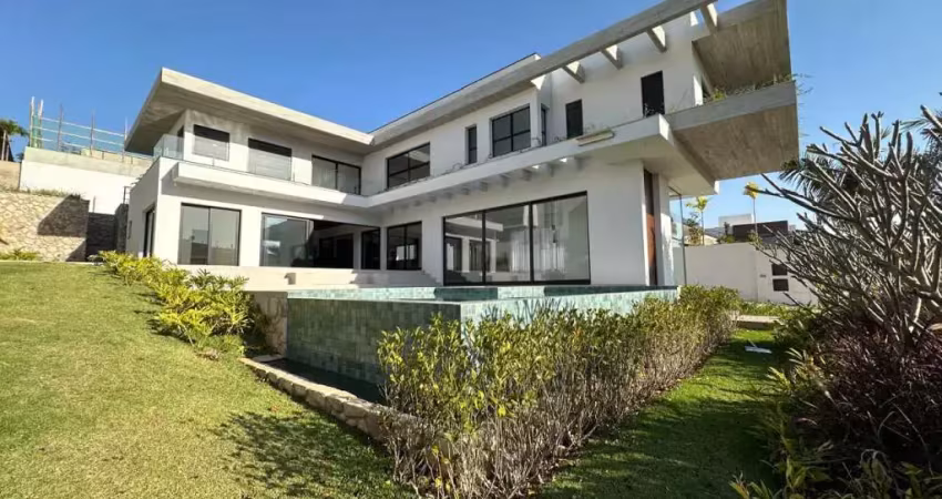 Realize o seu grande sonho: casa luxuosa e espaçosa no condomínio entre verdes, sousas