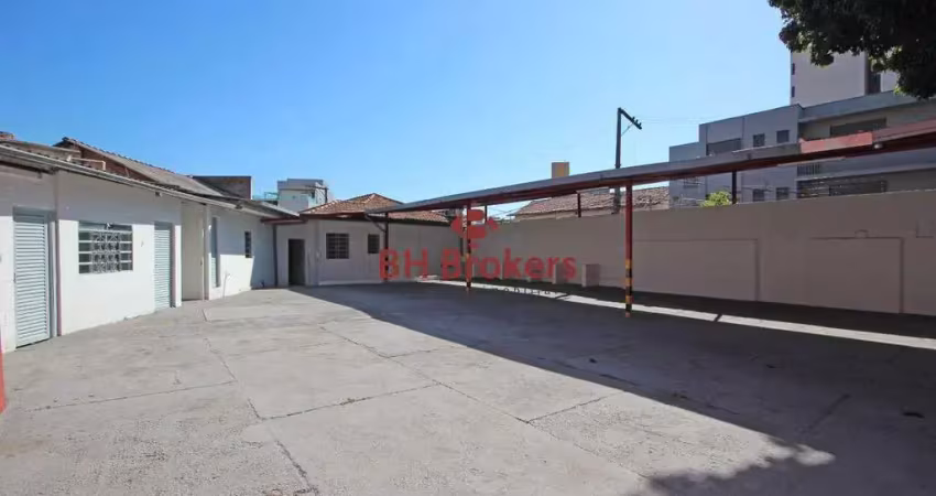 Casa comercial com galpão para alugar no bairro carlos prates!