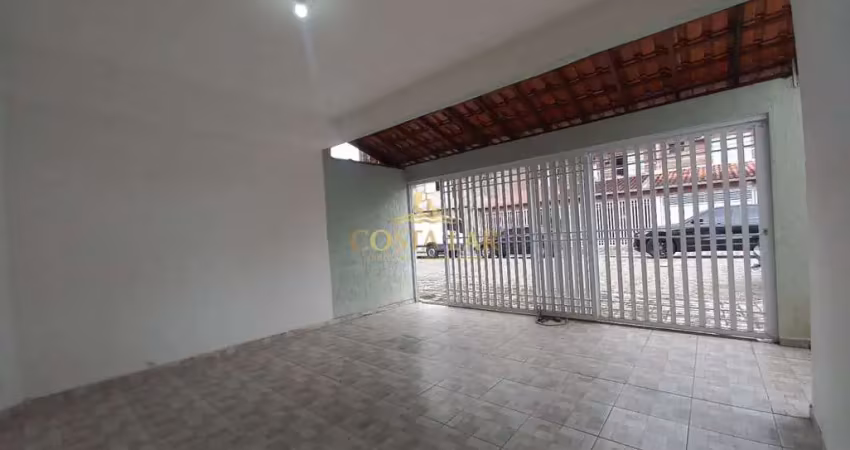 Sobrado com 3 quartos e bem localizado na guilhermina - praia grande.