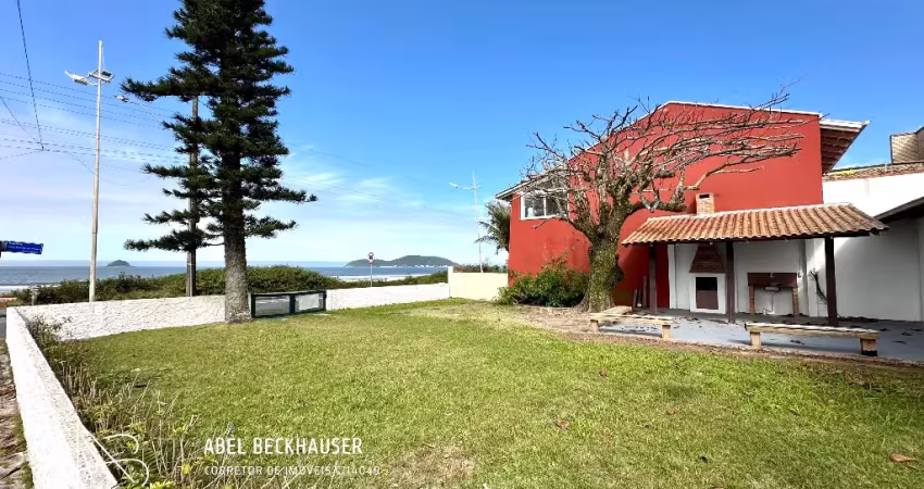 Casa de esquina, frente - mar em ubatuba, são francisco do sul