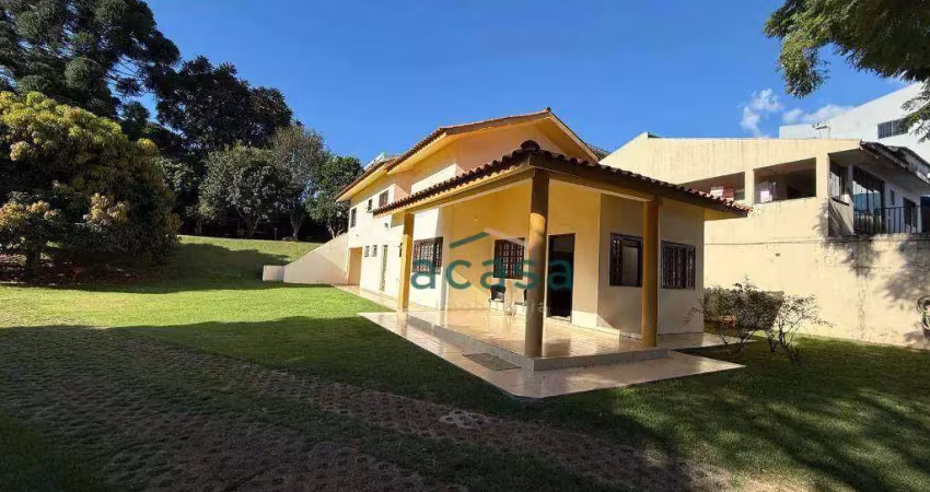 Casa com 01 suíte e 03 quartos