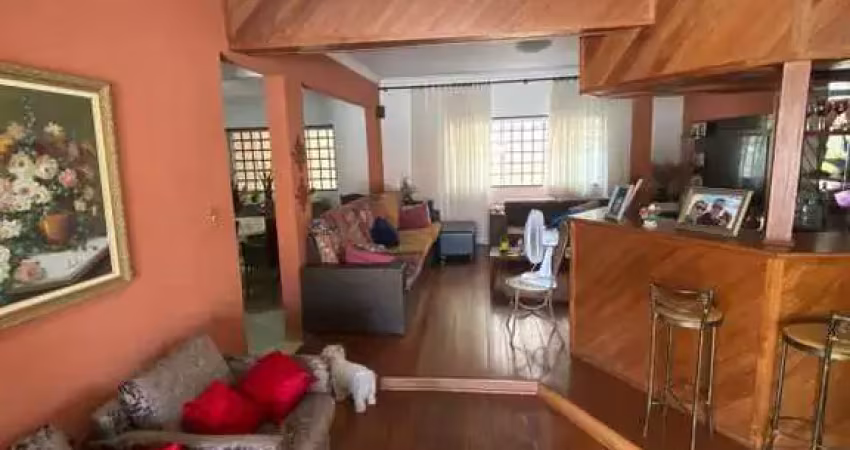 Casa com 4 quartos à venda na Vila Olímpica, Uberaba 