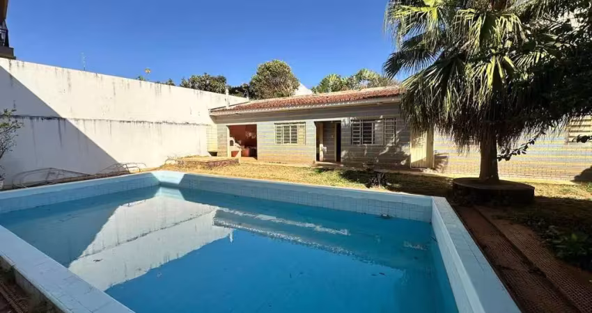 Casa com 5 quartos à venda no Centro, Uberaba 