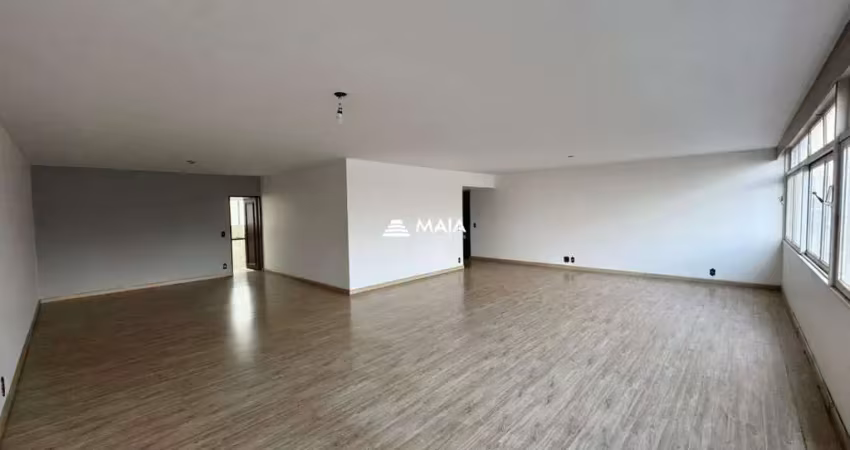 Apartamento com 4 quartos para alugar no Centro, Uberaba 