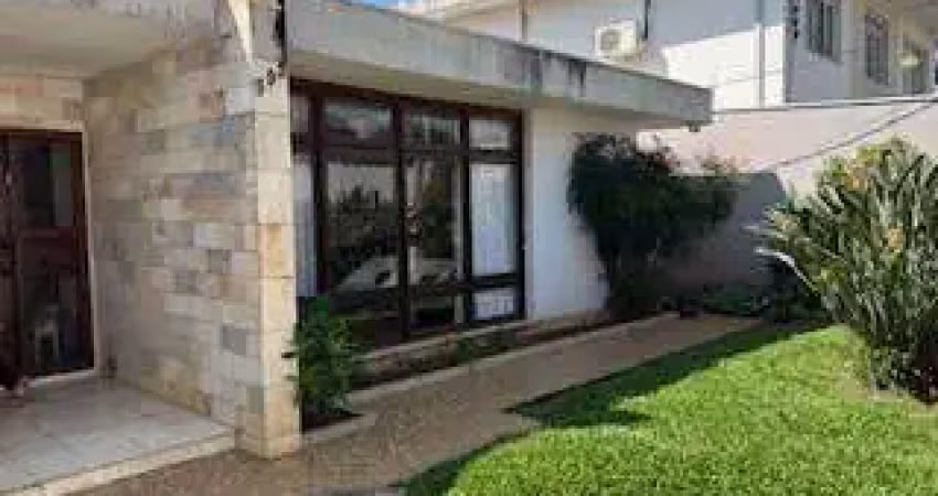 Casa ampla para venda no parolin. 4 dormitórios. 1 suíte .4 banheiros. 4 vagas