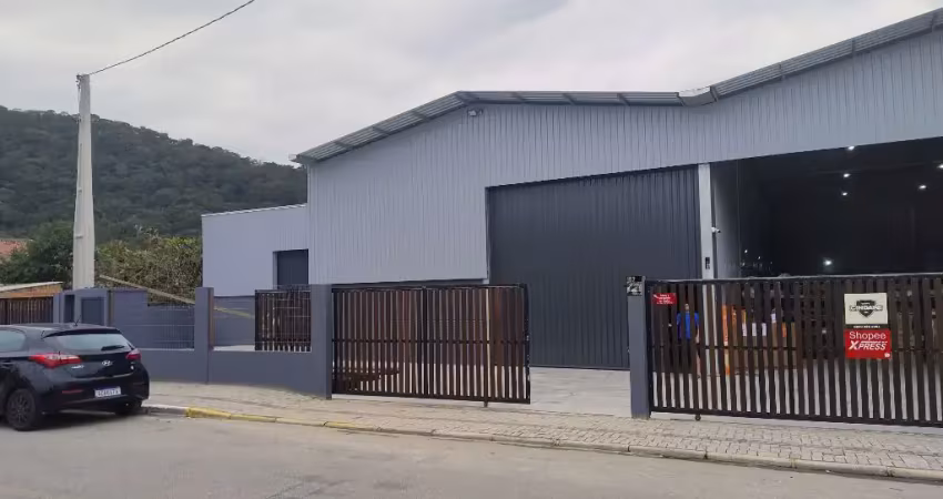 Aluguel anual galpão comercial 240 m no bairro sertãozinho itapema sc